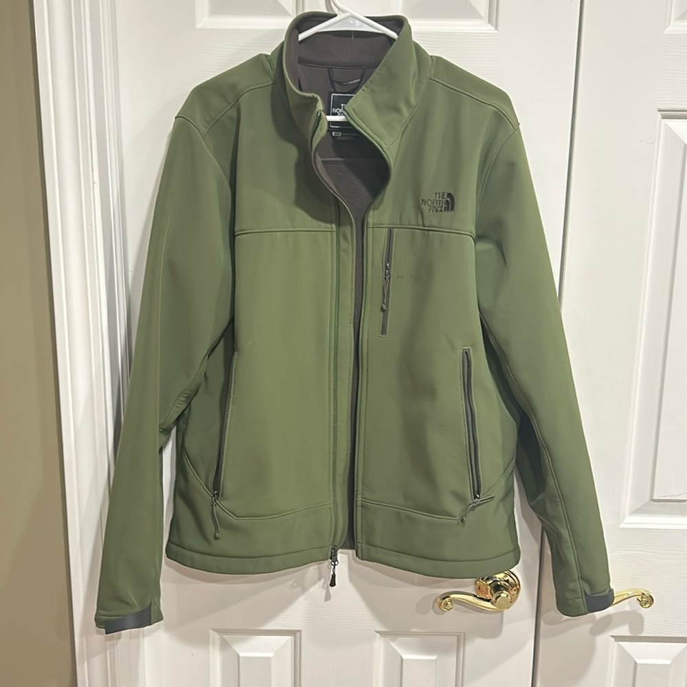 The north face men’s medium shell jacket. Green